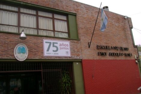 Robaron las computadoras de una escuela en Núñez por tercera vez en cinco meses