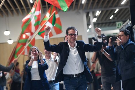 Pello Otxandiano, candidato de Bildu, festeja elresultado electoral. (Fuente: AFP)