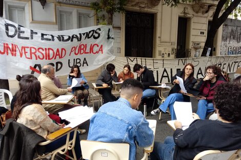 Contra la barbarie, por la universidad pública