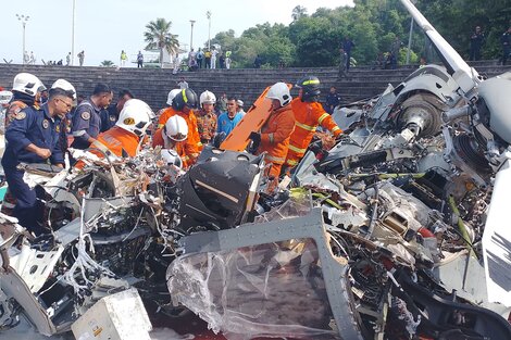 Video: impactante choque de helicópteros deja 10 muertos en Malasia