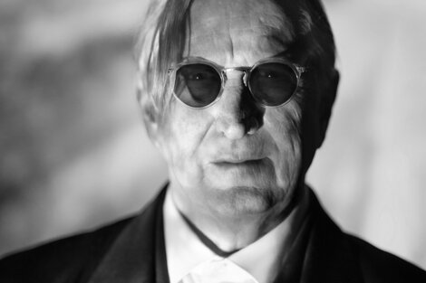 Dijo que se habia retirado, pero T Bone Burnett acaba de editar un nuevo disco 