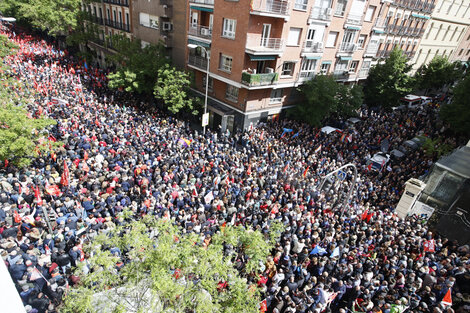 Miles de personas salieron a apoyar a Pedro Sánchez en Madrid (Fuente: EFE)