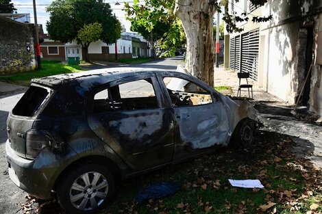 Trece fueron los autos incendiados en distitntos puntos de la ciudad.