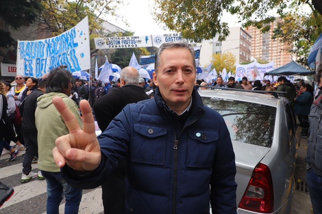 Fernando Gray participó de la movilización por el Día de la Trabajadora y el Trabajador