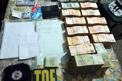 Se secuestraron millones de pesos, dólares, armas y vehículos.