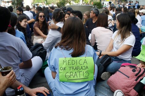 Cierre de concurrencias y precarización laboral: la situación de los profesionales de la salud en CABA