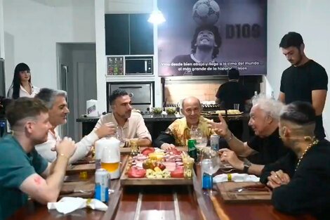 Bochini junto a los invitados a su programa por streaming. (Fuente: Captura de pantalla)