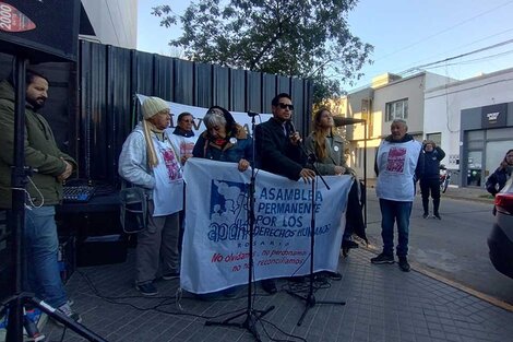 La manifestación impulsada por la APDH tuvo una amplia convocatoria. 