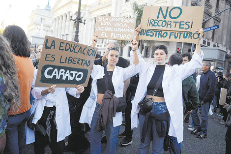 La marcha del 23 de abril reclamó los aportes necesarios para el sostenimiento de la universidad pública.