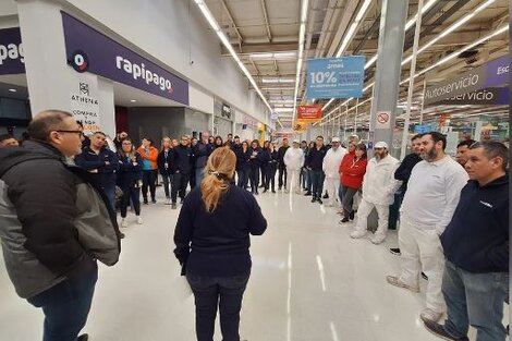 Asamblea de trabajadores de Changomás, tras los despidos