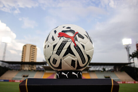 Pelota oficial de la Copa Libertadores 2024.