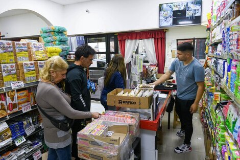 Empleados de Comercio: cuánto cobran de aguinaldo en junio 2024 según la categoría