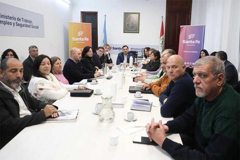 La paritaria docente reunida en la tarde del lunes.