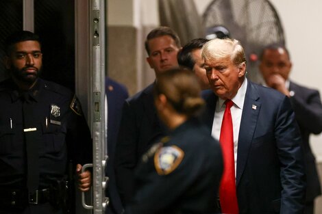 Trump ingresa al tribunal de Nueva York.