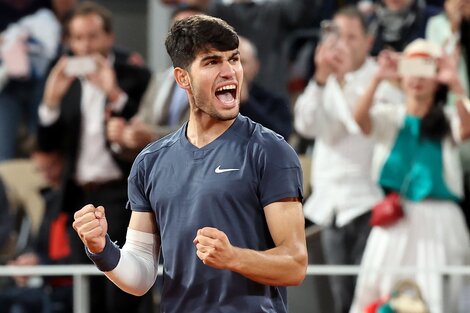 Alcaraz avanzó a la tercera ronda en medio de la lluvia en Roland Garros (Fuente: AFP)