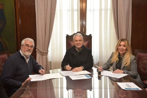 Francisco Leone, Julio Alak y Laura González. 