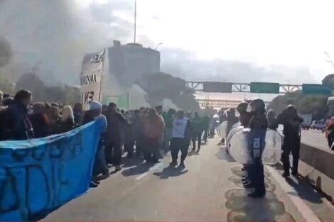 Palos y gases a la protesta por los despidos en el INTI