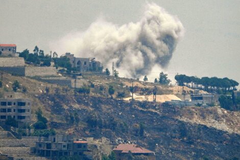 Irael bombardea el pueblo de Khiam en el sur de Líbano. 