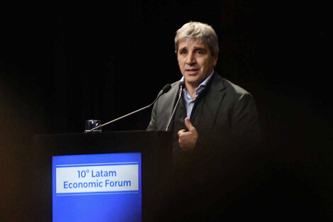 Luis Caputo, ministro de Economía, hablando en otro foro de financistas, el ámbito donde se siente más cómodo.