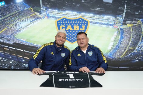 Chiquito Romero y Chelo Delgado en la firma de la renovación. (Fuente: Foto Prensa Boca)