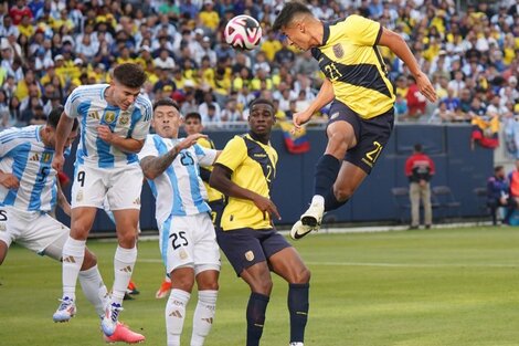 Argentina enfrenta a Ecuador