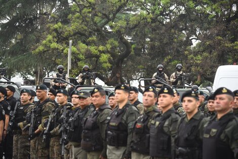 Policías intoxicados por comer hamburguesas