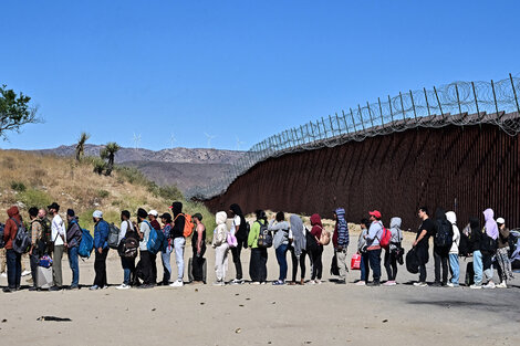 Demandan en una corte la orden de Joe Biden que restringe el asilo en la frontera con México
