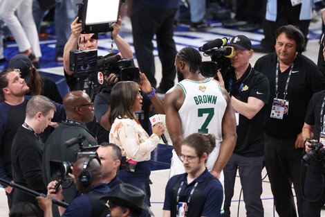 Jaylen Brown, el atleta negro que asusta al negocio por "preguntar demasiado" (Fuente: AFP)