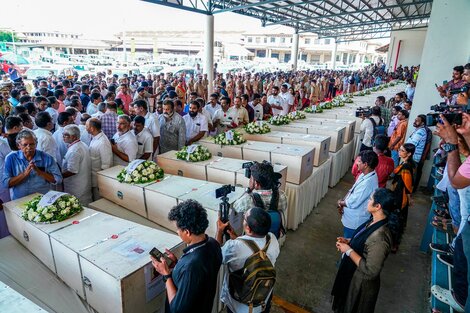 Repatriaron a los 45 hindúes muertos en un incendio en Kuwait