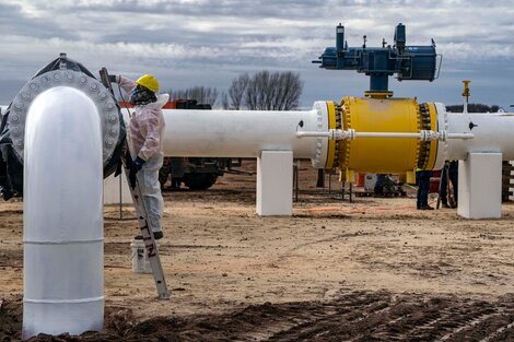 Por retrasos en la reversión del gasoducto Norte, Argentina seguirá importando gas de Bolivia