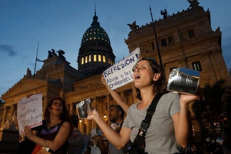 Marcha para exigir la inmediata libertad de los detenidos en la represión frente al Congreso