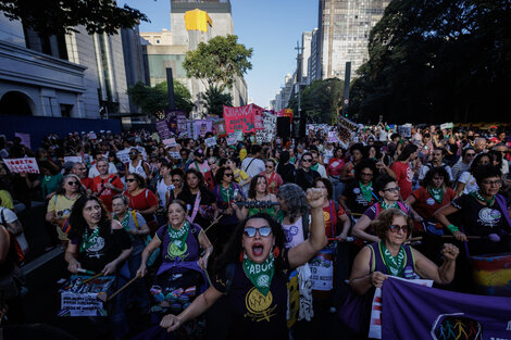 Convocan a una comisión especial para tratar el proyecto que criminaliza el aborto en casos de violación en Brasil