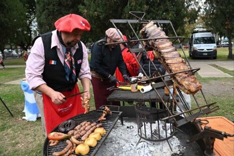 El concurso de asadores a la estaca, marca registrada del Día de la Bandera. (Fuente: Municipalidad de Rosario)