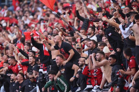 Los hinchas albaneses, junto a los croatas, cantaron contra serbia