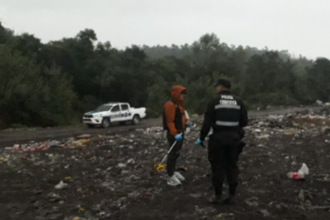 Dormía en un basural y fue aplastado por un camión compactador 