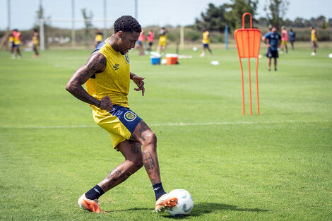 Abel Hernández no rindió y se lesionó. (Fuente: Prensa CARC)