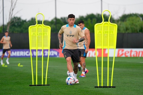 Enzo Fernández durante un entrenamiento