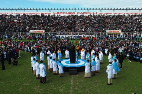 Miles de estudiantes de Morón prometieron fidelidad a la Bandera Nacional