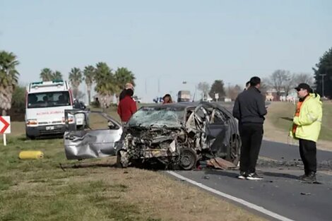 Tres muertos y una mujer herida tras la colisión de dos autos