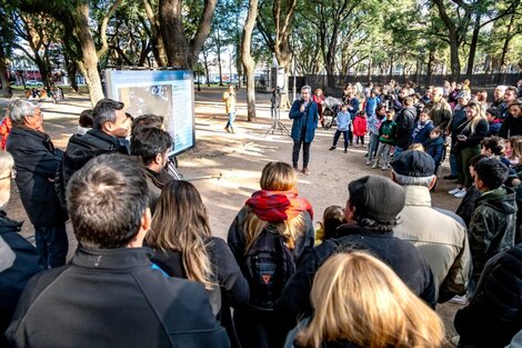 Javkin presentó el programa en Plaza Alberdi