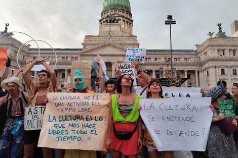 Festival por les detenides en la protesta contra la Ley Bases