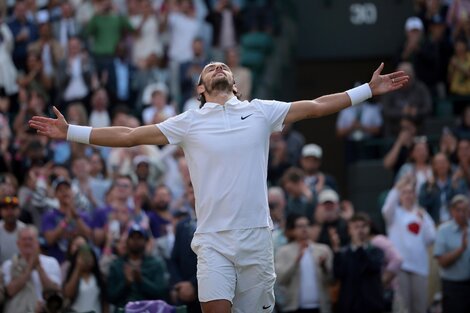 Wimbledon: Djokovic avanzó sin jugar y se cruzará con Musetti