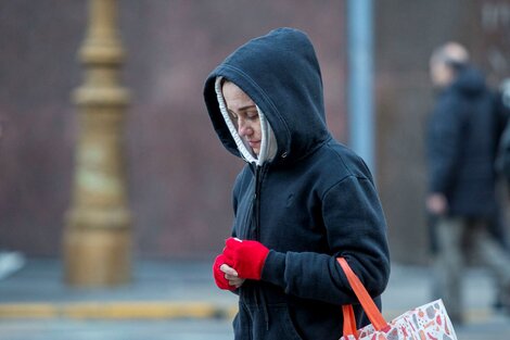 Guantes, buzo y campera, prendas obligatorias en estos días de frío extremo