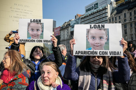 Marcha por la aparición de Loan, en el Obelisco. 