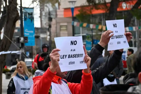 Docentes de Neuquén van al paro en rechazo a la ley de presentismo