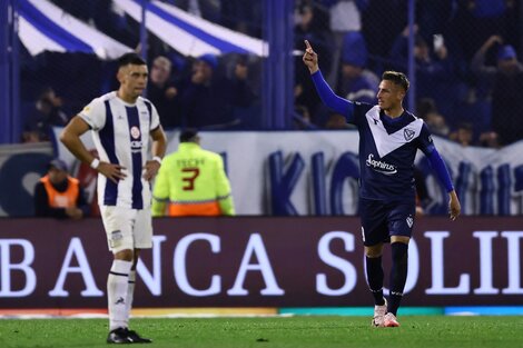 Romero festeja su gol, el primero del ganador