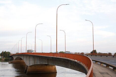 Santa Fe: una mujer dio a luz arriba de un colectivo en el Puente Oroño