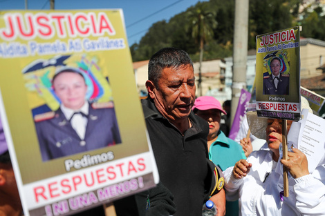 Protestas por un femicidio en un cuartel militar de Ecuador