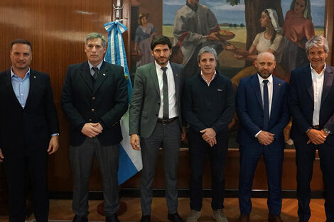 Pullaro y amigos, en el puente con Nación