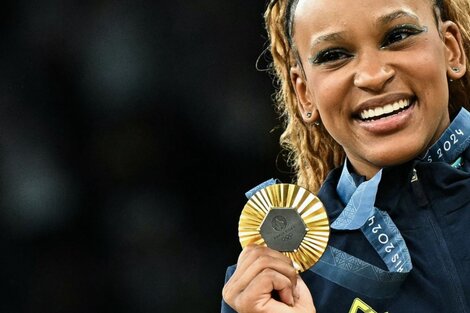 Hizo historia: Rebeca Andrade ganó el oro en gimnasia de suelo (Fuente: AFP)